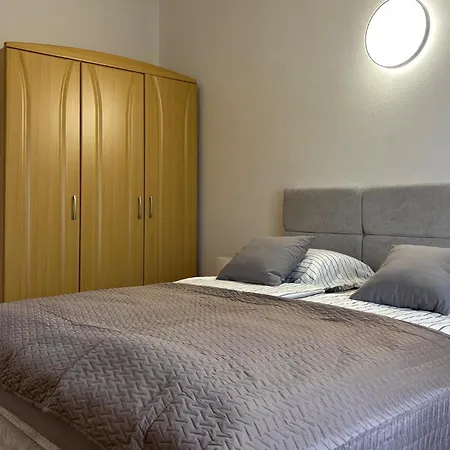 Apartamento Awesome In With Wifi Krnica